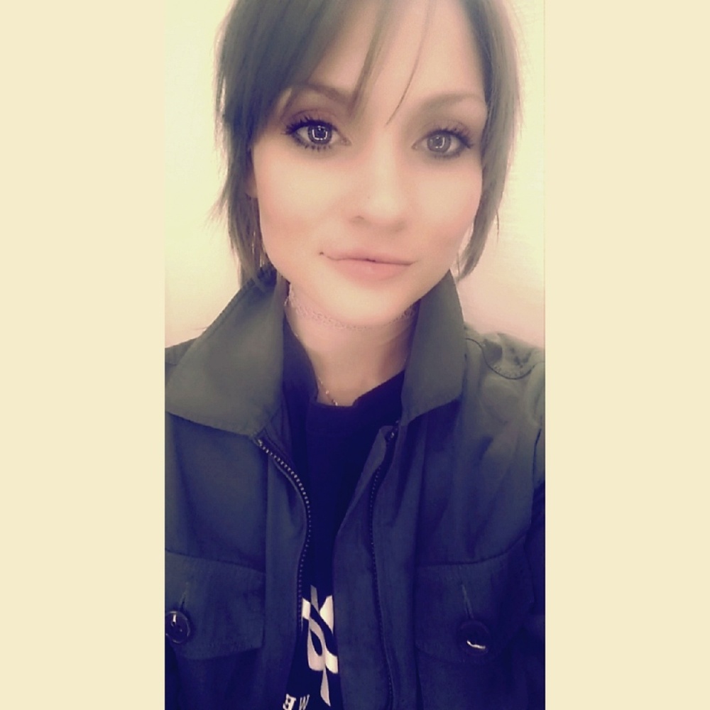 Meet your Posher, Elizabeth